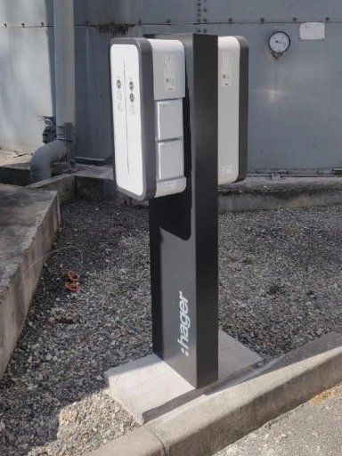 station de recharge pour particulier de la marque hager